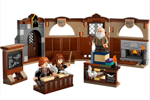 76442-C Hogwarts Castle: Charms Class