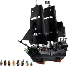 10365 Captain Jack Sparrow's Pirate Ship